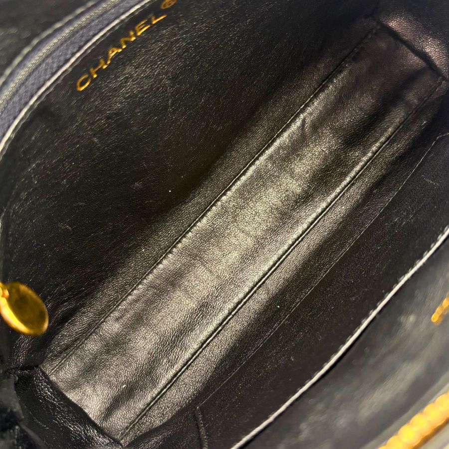 RG704 - CHANEL Vintage Black Lambskin Camera Bag