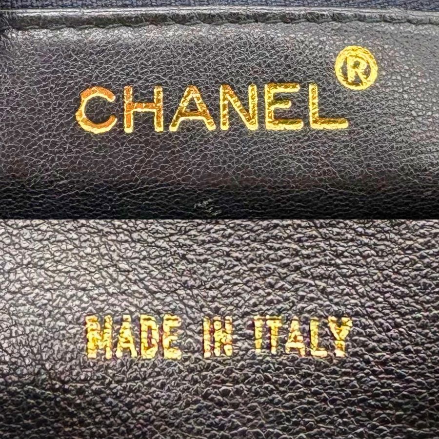 RG704 - CHANEL Vintage Black Lambskin Camera Bag