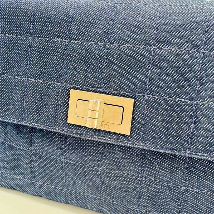 CS087 - CHANEL Vintage Dark Blue Denim Chocolate Bar Flap Bag