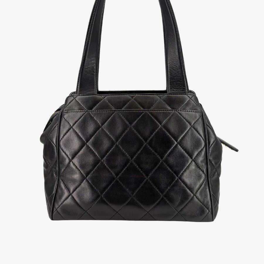 RG368 - CHANEL Vintage Black Lambskin Quilted Handbag