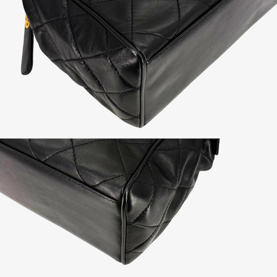 RG368 - CHANEL Vintage Black Lambskin Quilted Handbag