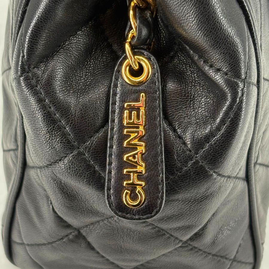 RG368 - CHANEL Vintage Black Lambskin Quilted Handbag