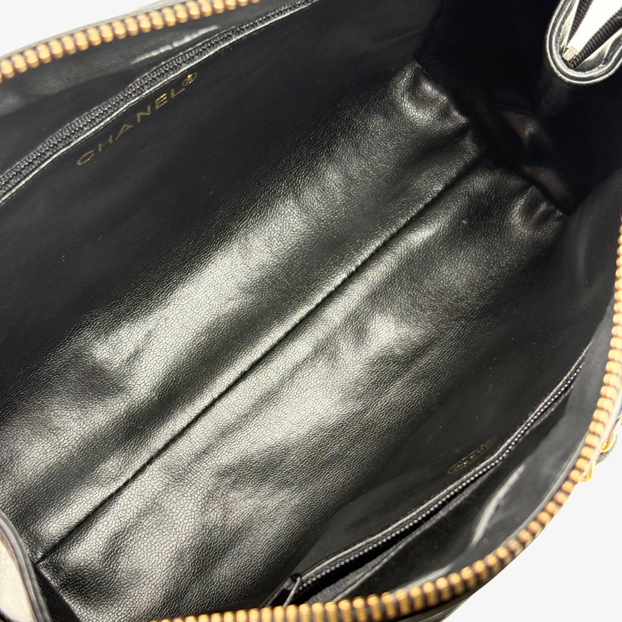 RE047 - CHANEL Vintage Black Lambskin Quilted Shoulder Bag