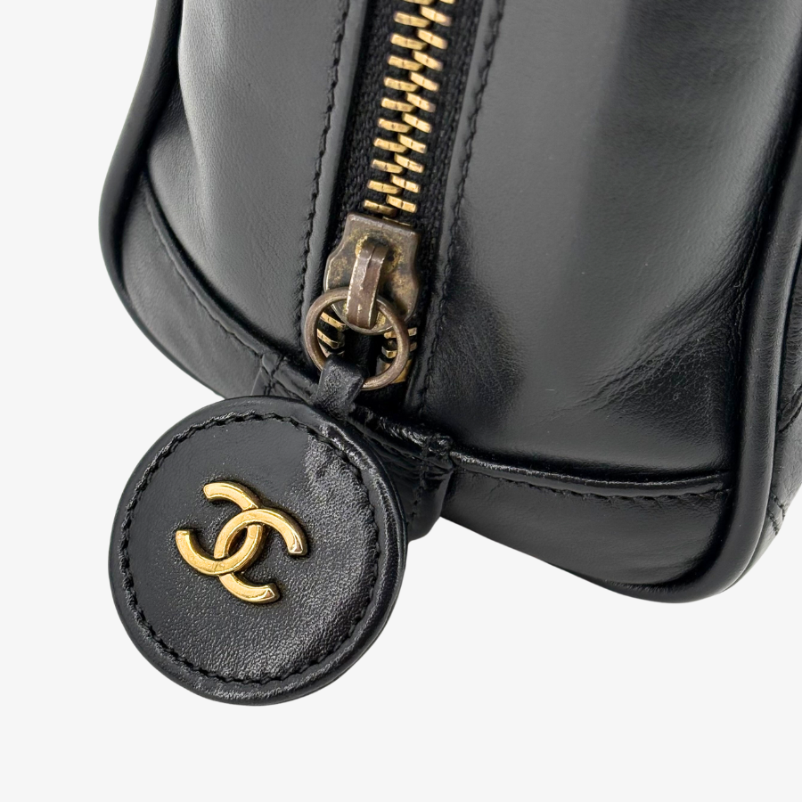 RE047 - CHANEL Vintage Black Lambskin Quilted Shoulder Bag