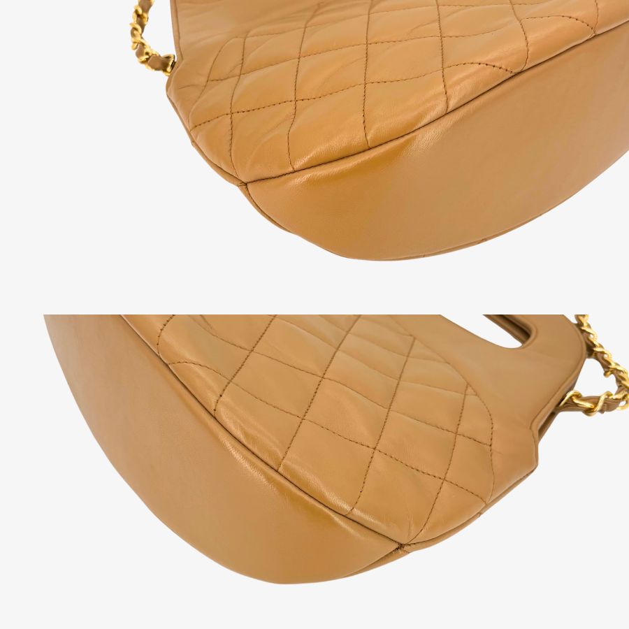 RG215 - CHANEL Vintage Beige Lambskin Hand Shoulder Bag