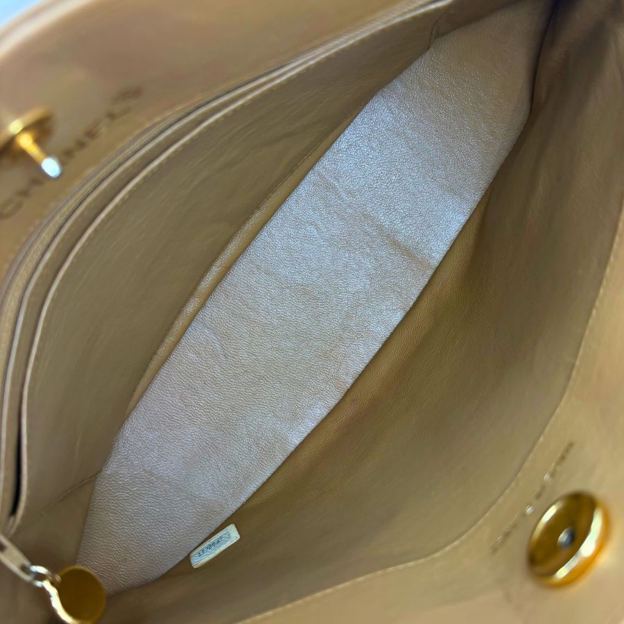 RG215 - CHANEL Vintage Beige Lambskin Hand Shoulder Bag