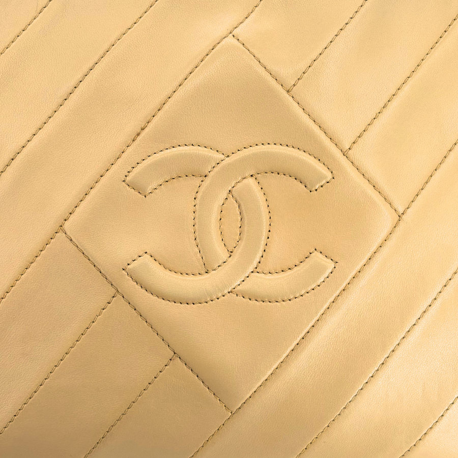 JZ752 - CHANEL Vintage Beige Lambskin Diagonal Stich CC Tassel Camera Bag