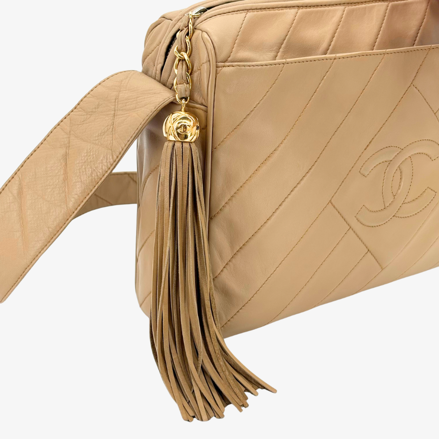 JZ752 - CHANEL Vintage Beige Lambskin Diagonal Stich CC Tassel Camera Bag