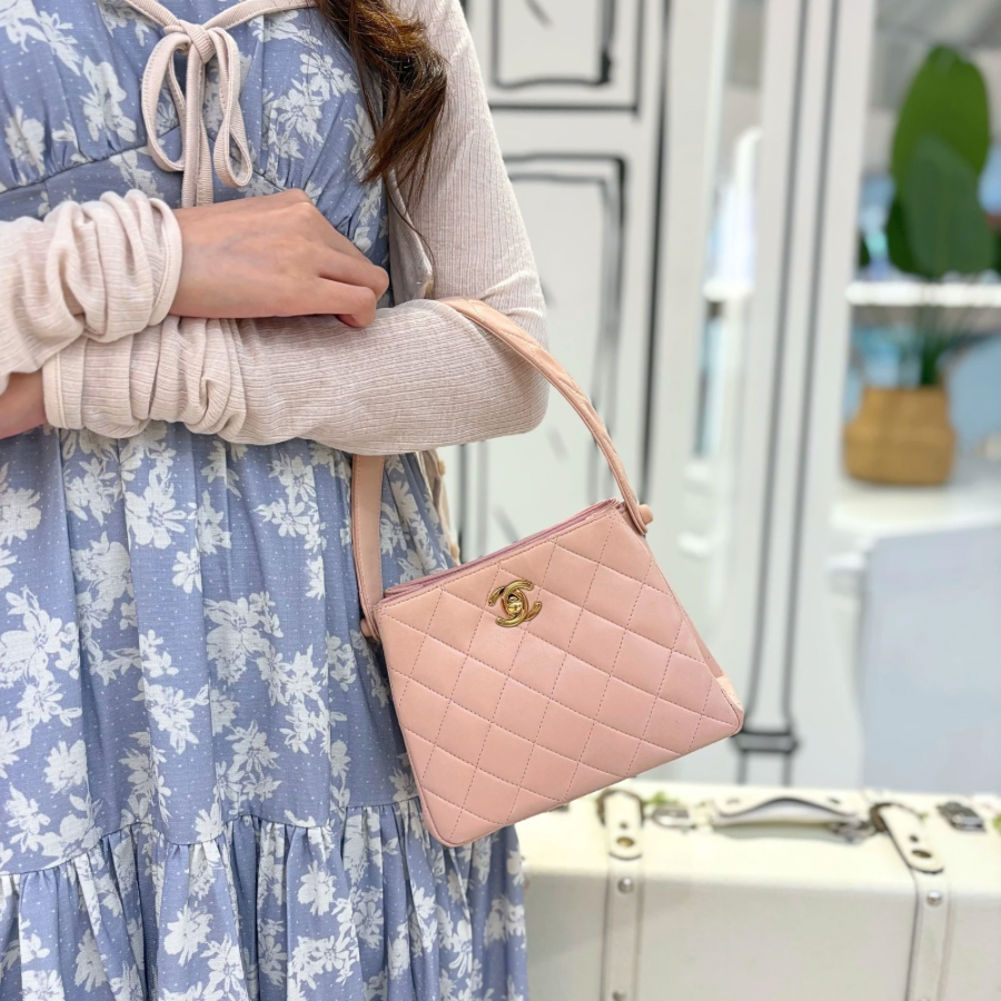 CS052 - CHANEL Vintage Red Lambskin 23cm Classic Flap Bag