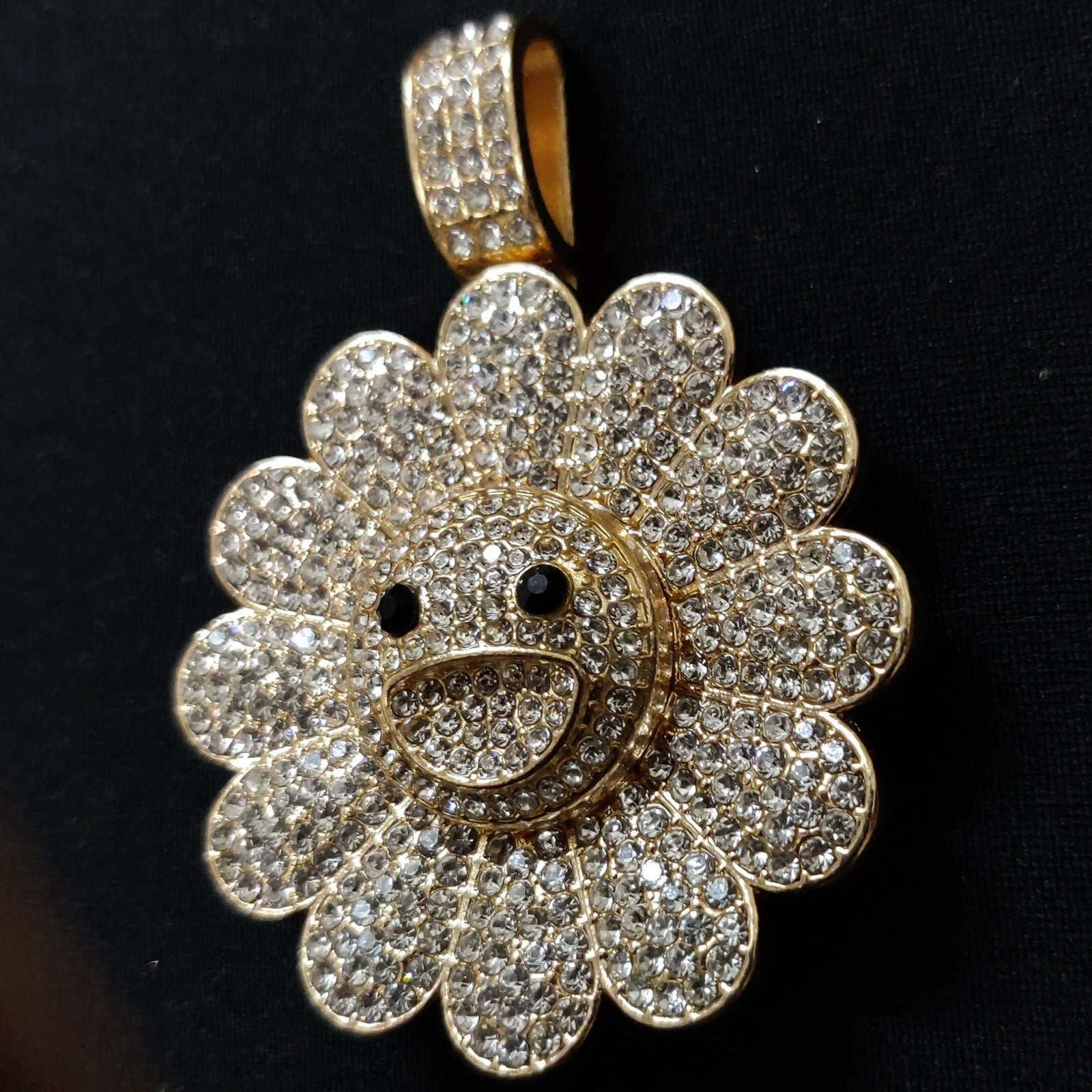 MURAKAMI FLOWER ICED OUT PENDANT (GOLD)