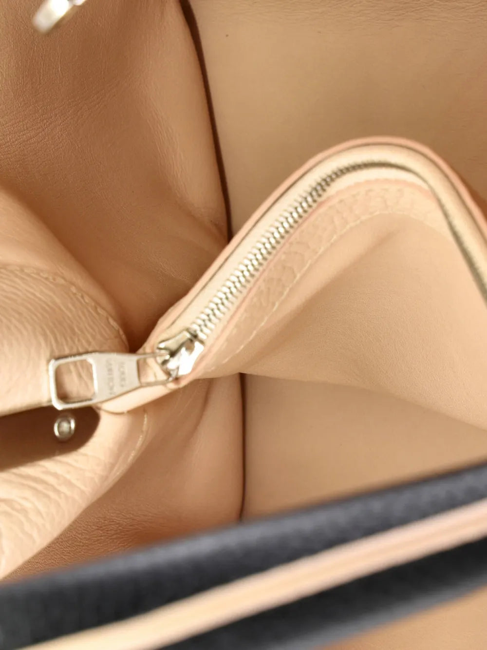 Capucines Bag Leather GM satchel