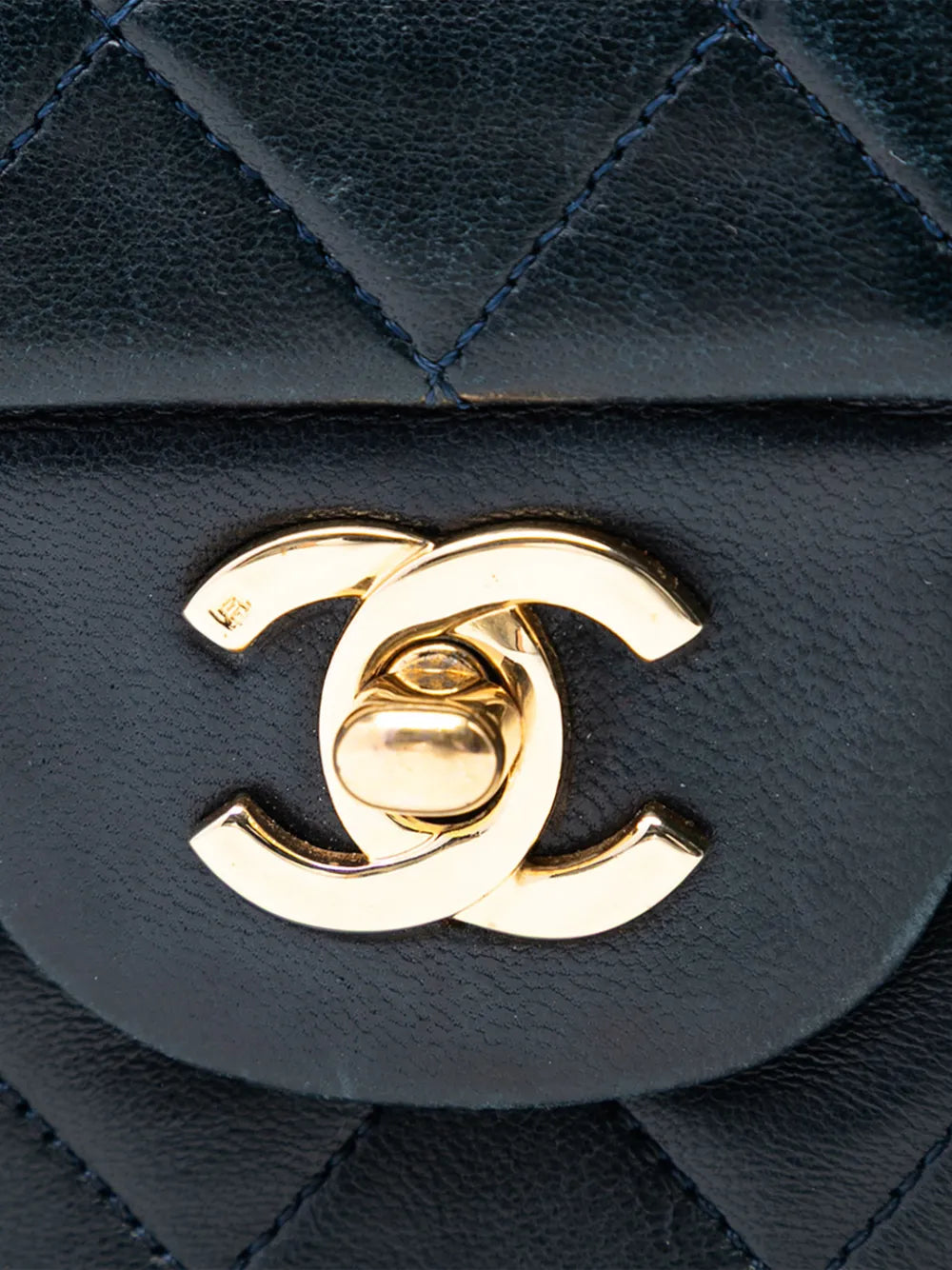 1989-1991 Medium Classic Lambskin Double Flap shoulder bag