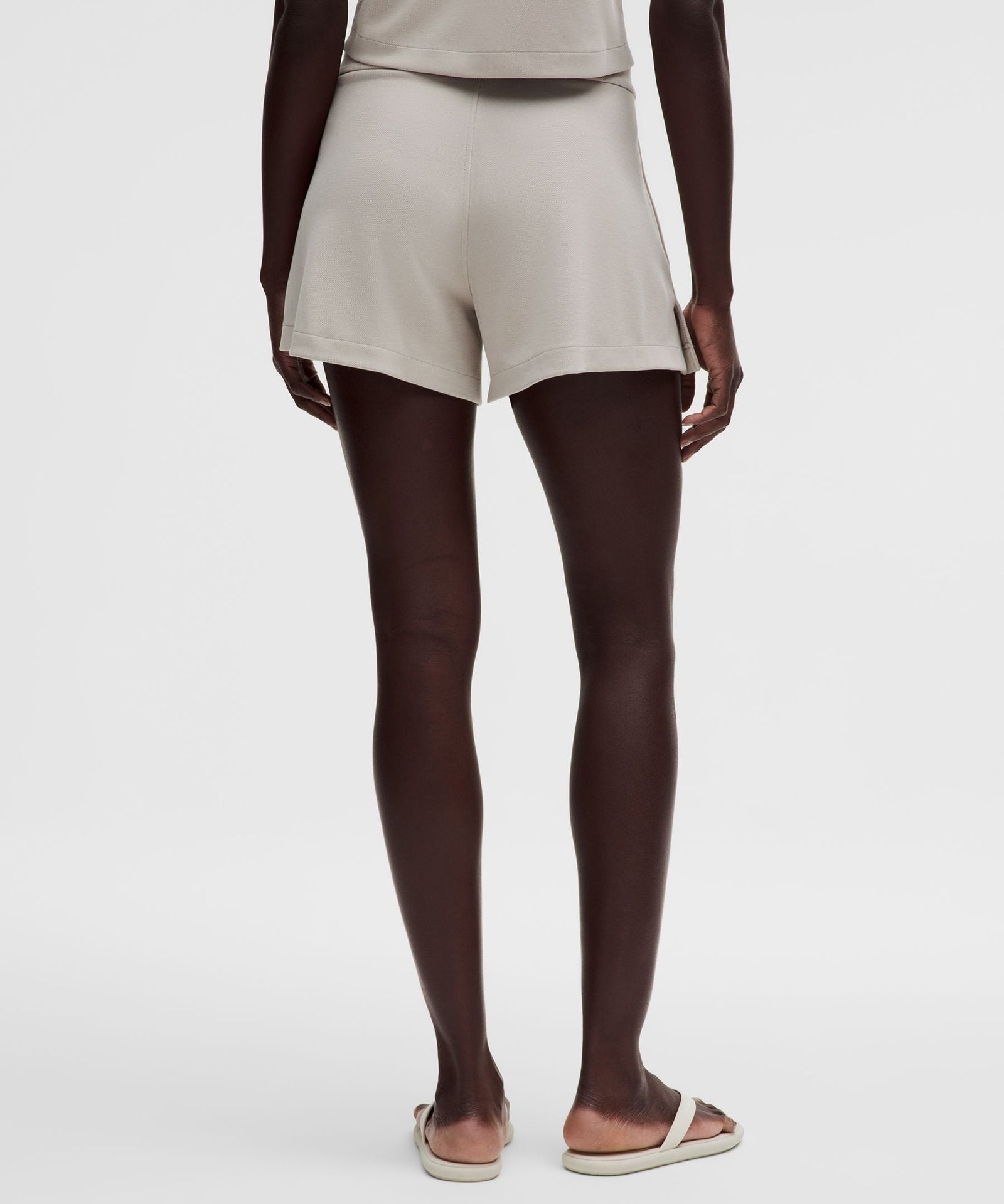 Lululemon Women's Softstreme Pique Mid-Rise Shorts 4"