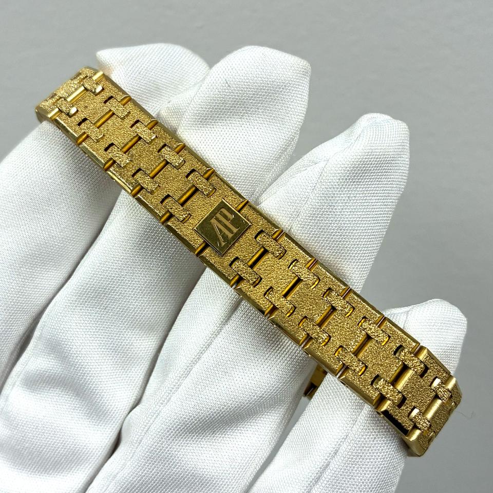 Audemars Piguet Royal Oak Mini Frosted Gold Quartz 18k Yellow Gold Frosted 23mm Ladies Watch