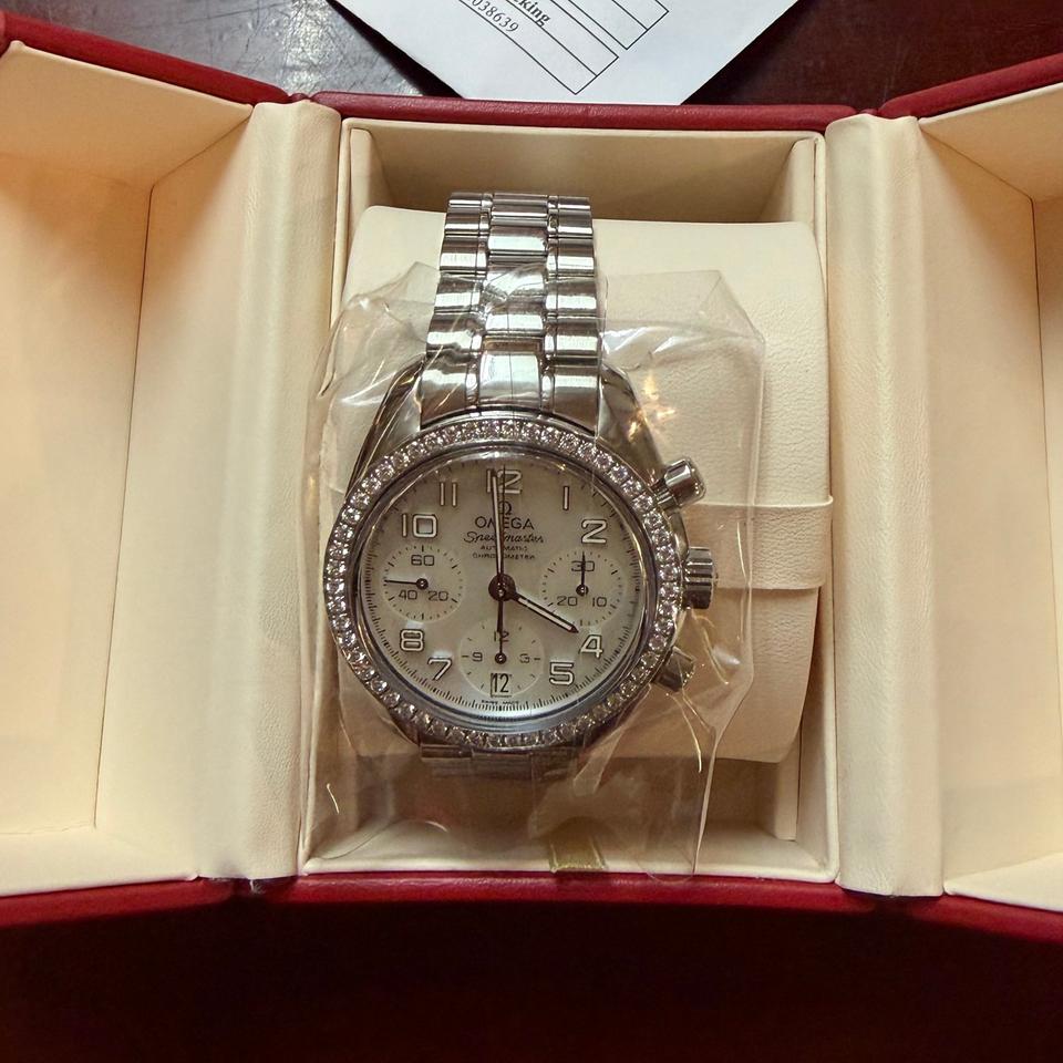Omega Speedmaster Ladies Chronograph Mother of pearl face Diamond bezel Just serviced by omega