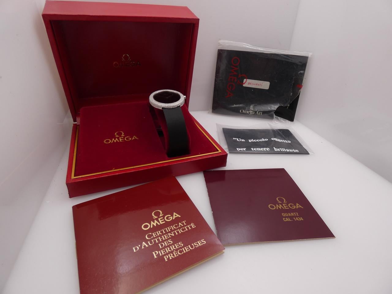 Omega Art Collection 18 KT White Gold 1.55ct FULL DIAMONDS N.O.S.BOX&PAPERS Year 1986