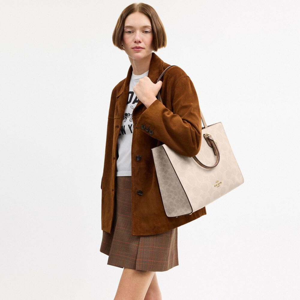 Maggie Tote Bag In Blocked Signature Canvas