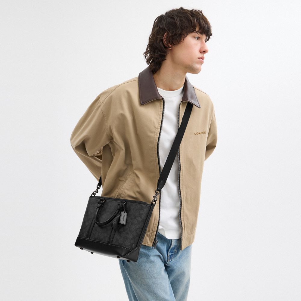 Metropolitan Carryall Bag 22 In Signature Canvas