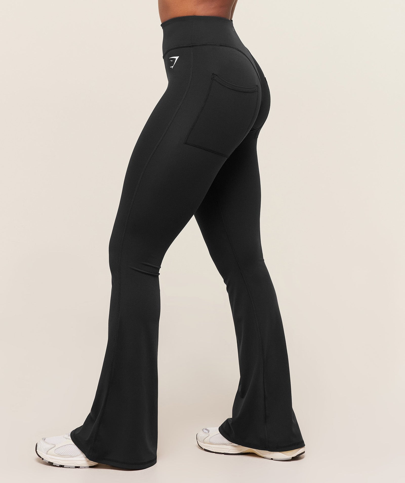 Gymshark Superset Back Pocket Flared Leggings - Black