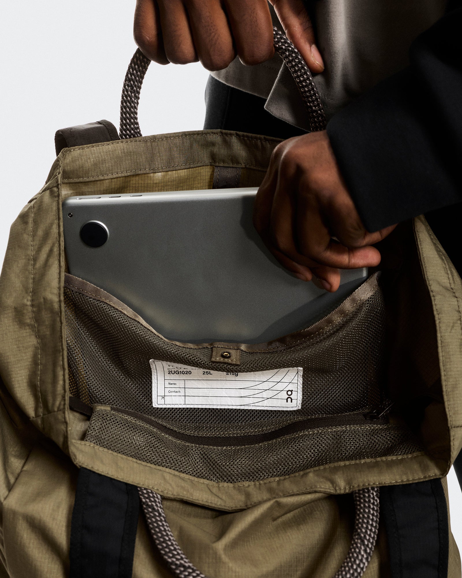 On Tote Pack 25L Olive | Black