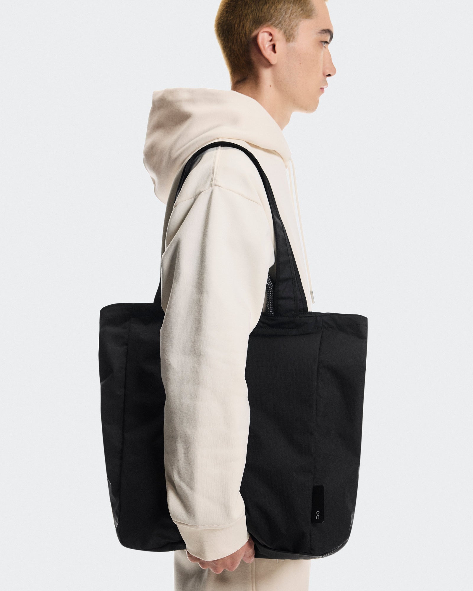 On Tote Pack 25L Black
