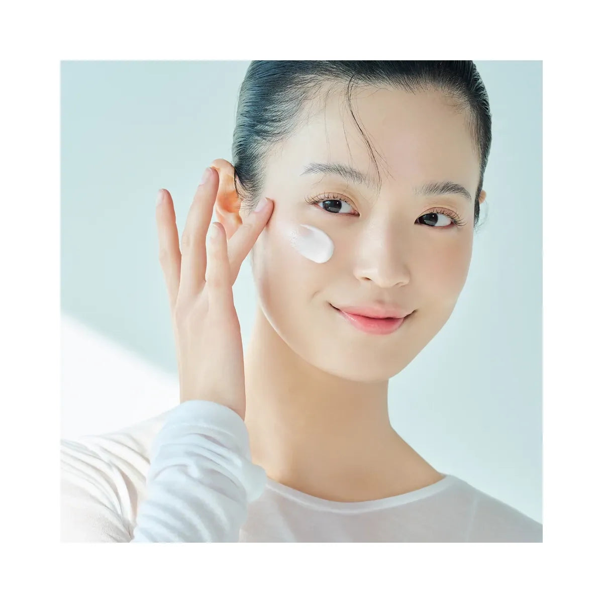 SKIN1004 Madagascar Centella Hyalu-Cica Water-Fit Sun Serum UV SPF50