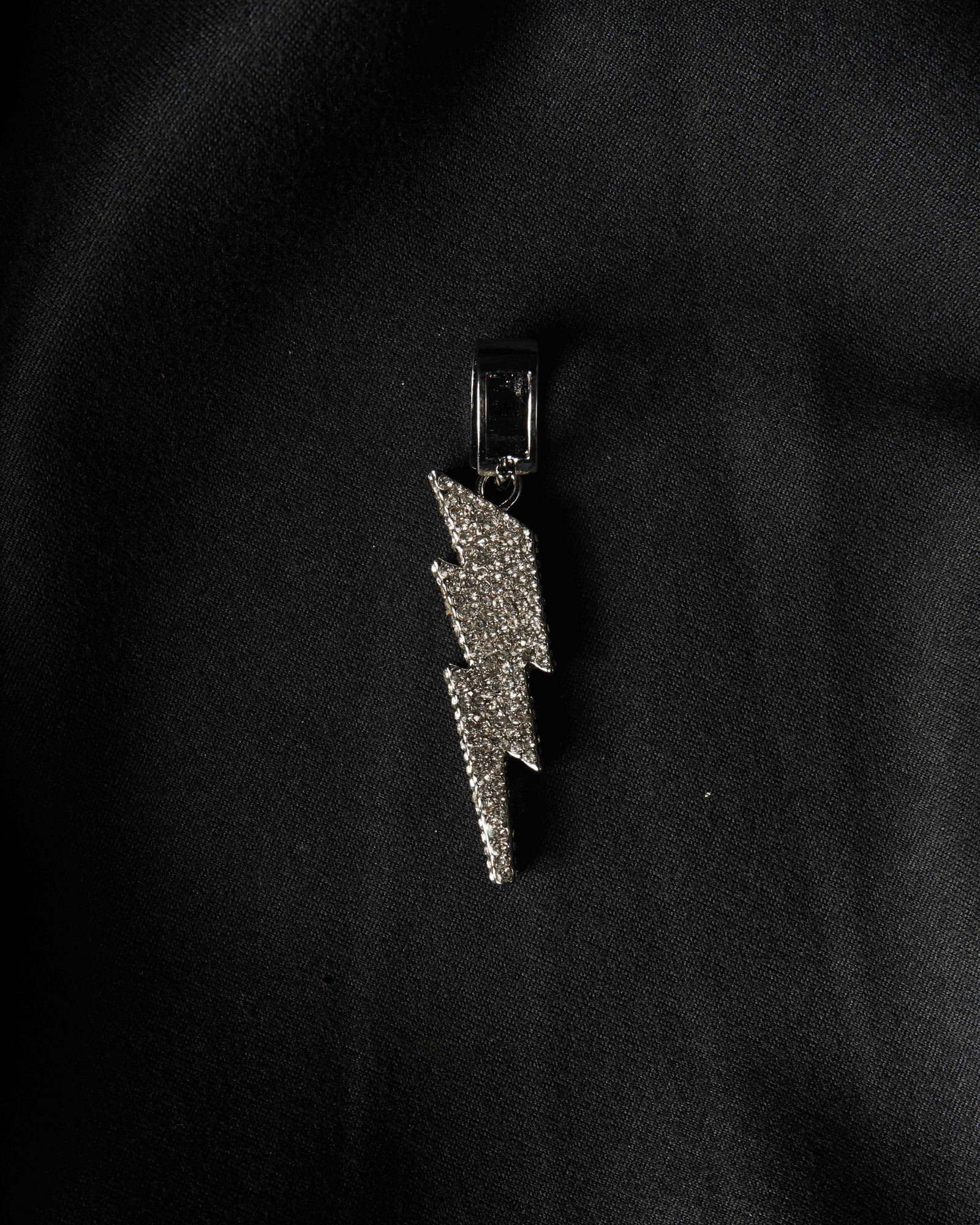 Manaca Volt Strike Pendant