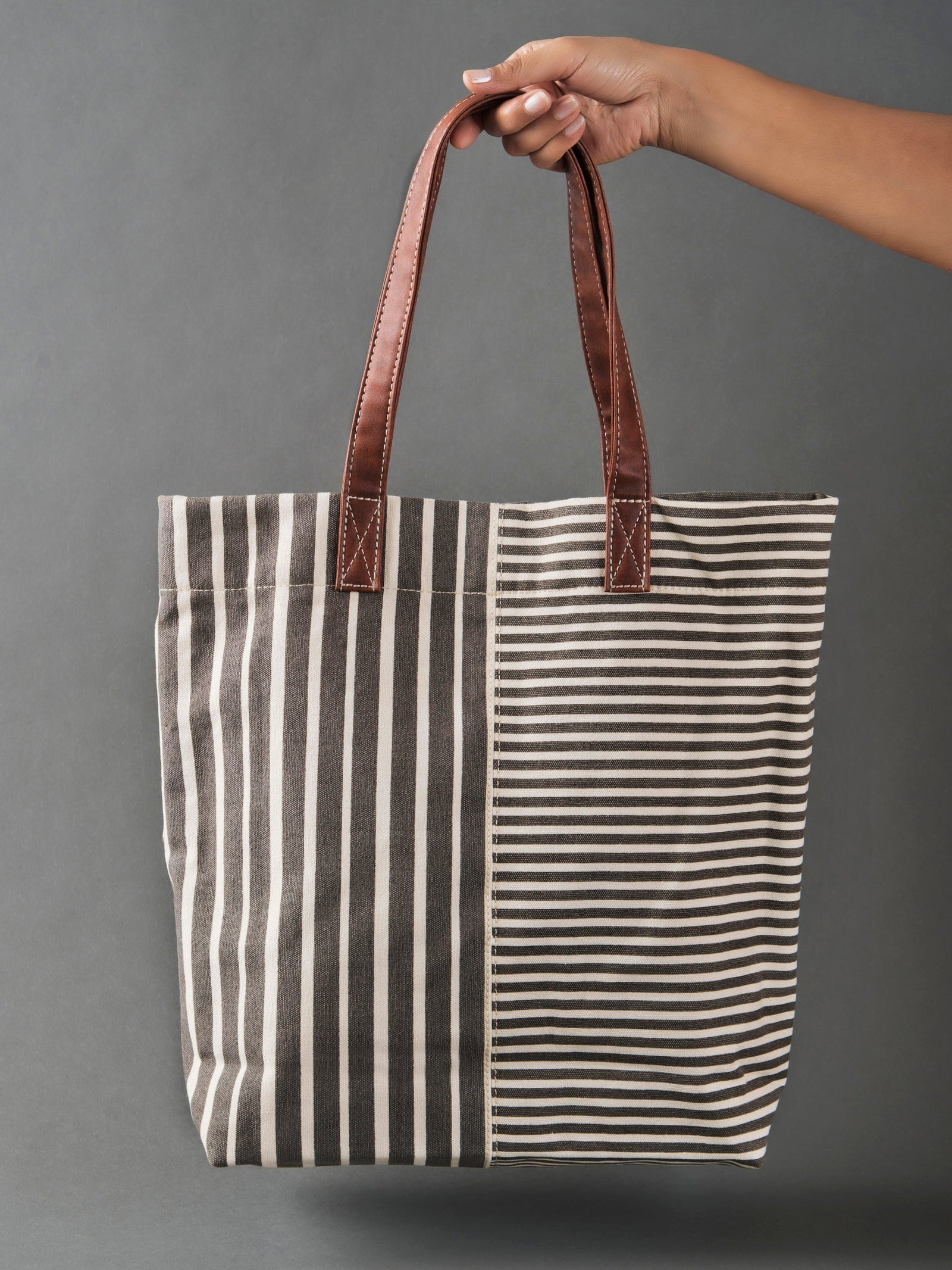 Retro Stripe Ladies Tote Bag with Zip Closure (NEW)