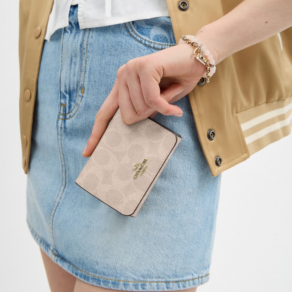 Coach Card Holder Wallet In Blocked Signature Canvas Gold Sand Tan