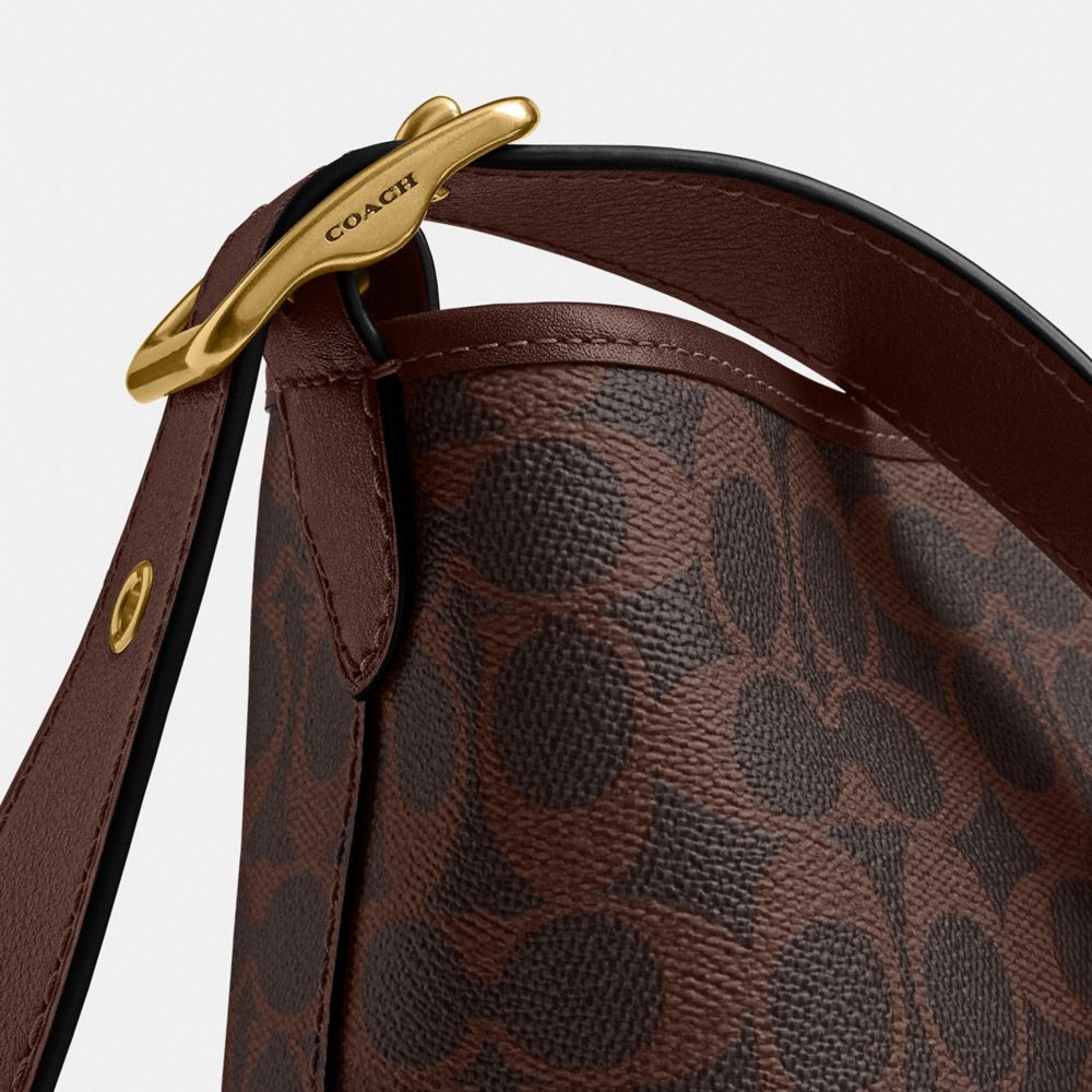 Bleecker Bucket Bag 21 In Signature Canvas