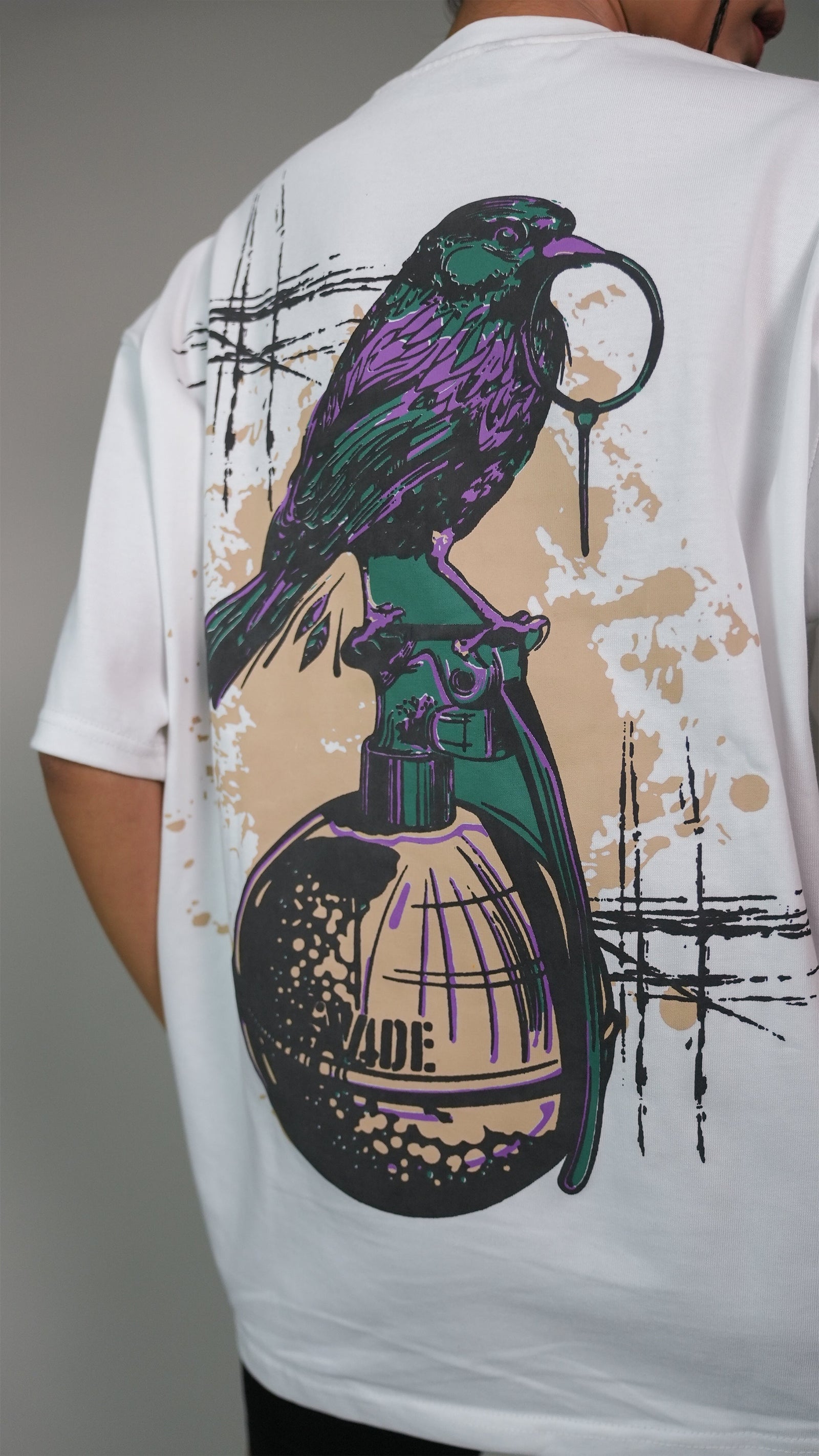 GRENADE WHITE WOMEN’S OVERSIZED T-SHIRT