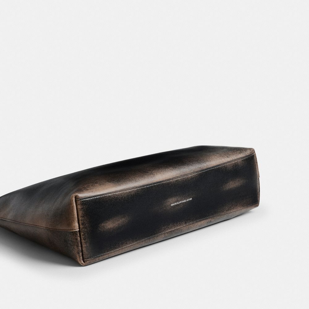 Brooklyn Shoulder Bag 39 In Loved Leather