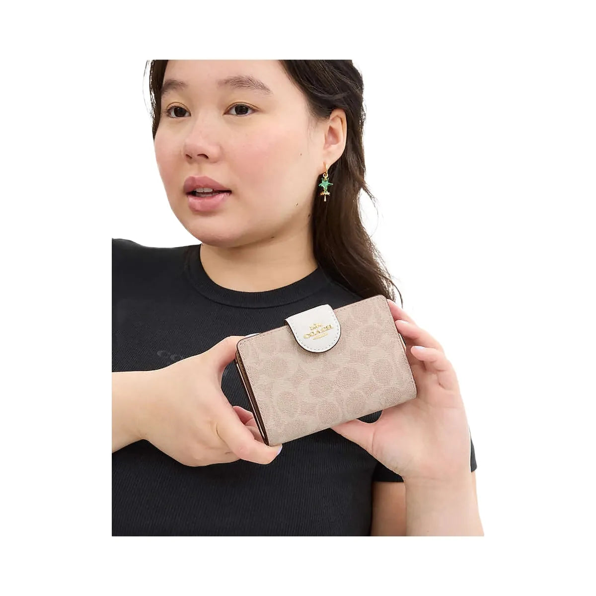 Coach Medium Corner Zip Wallet In Signature Canvas Signature Canvas-Gold-Sand-Chalk
