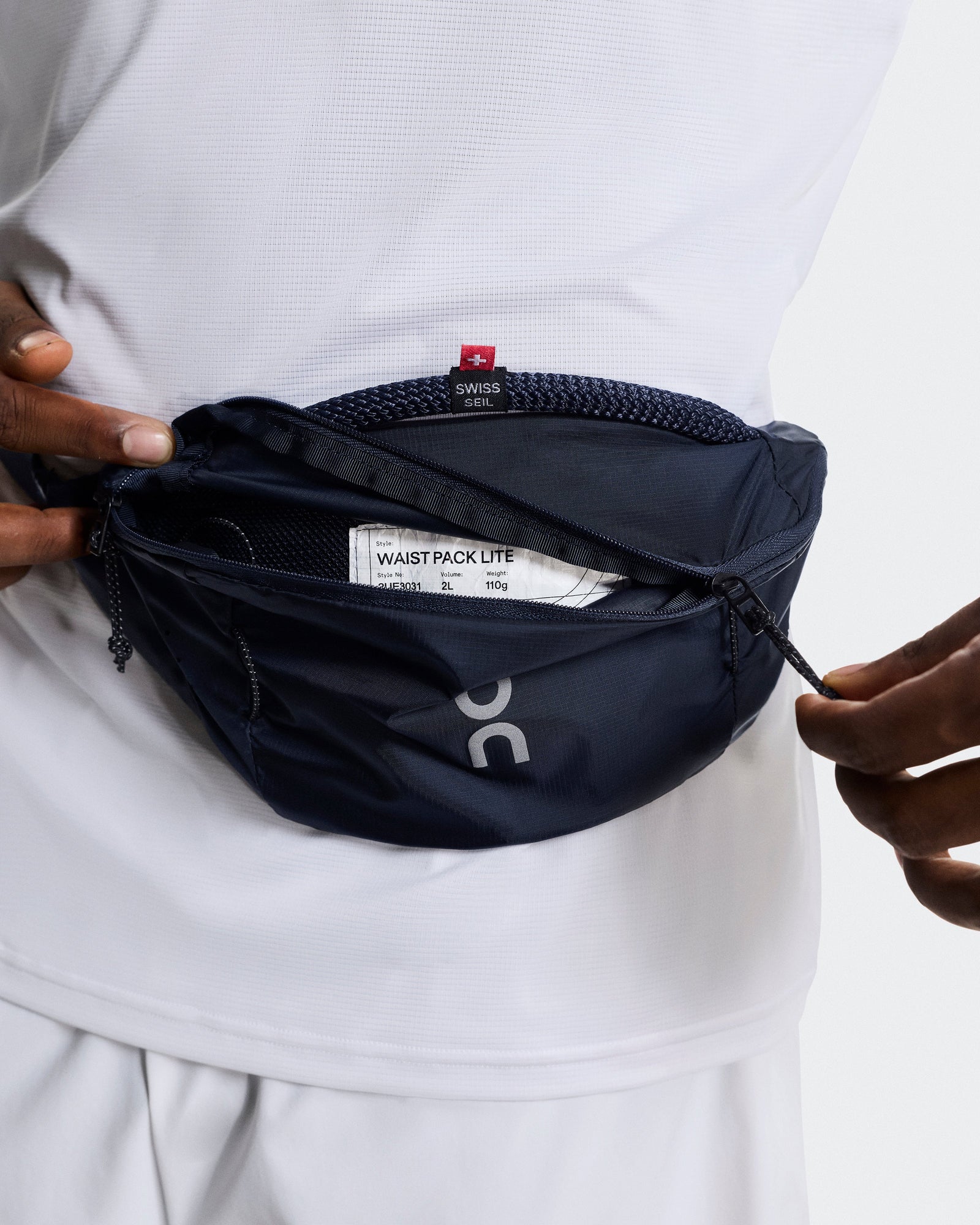 On Waist Pack 2L Lite Navy
