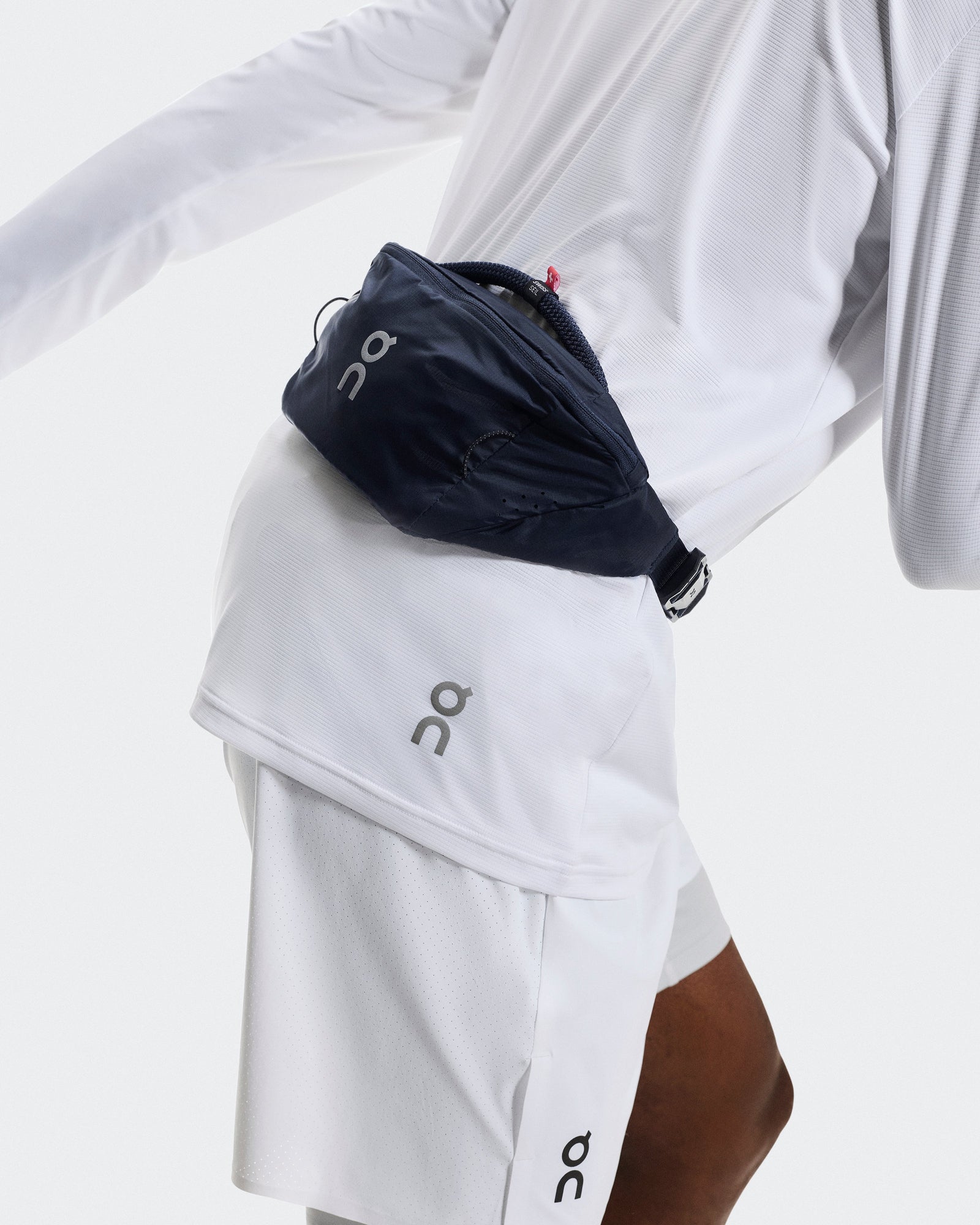 On Waist Pack 2L Lite Navy