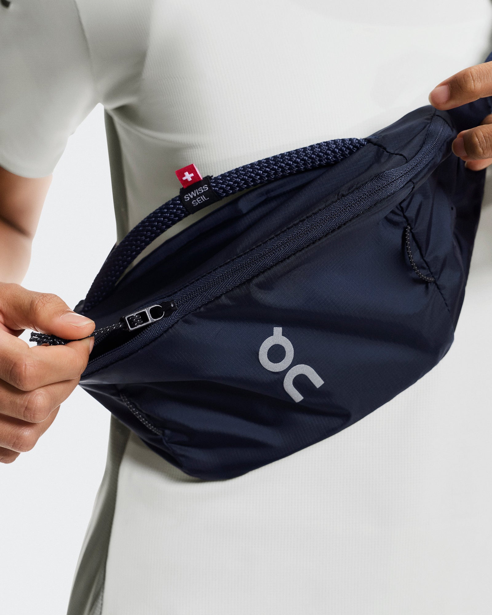 On Waist Pack 2L Lite Navy