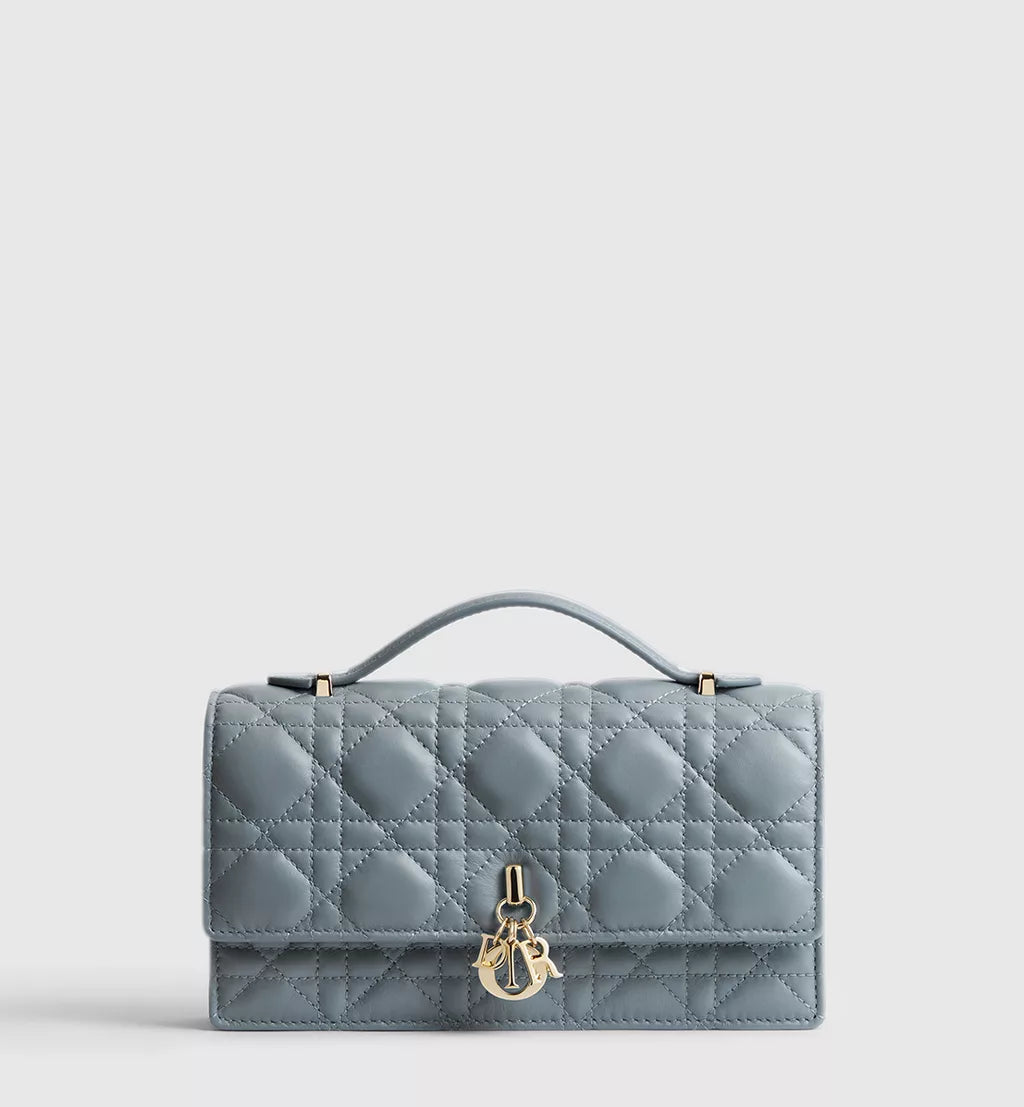 Cloud-blue lambskin with Cannage motif