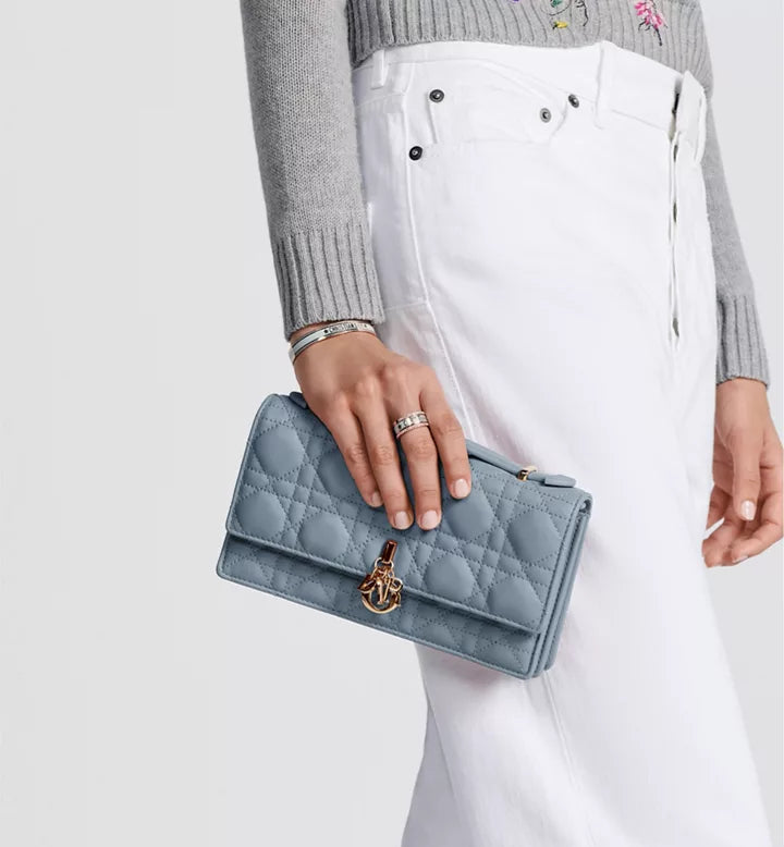 Cloud-blue lambskin with Cannage motif