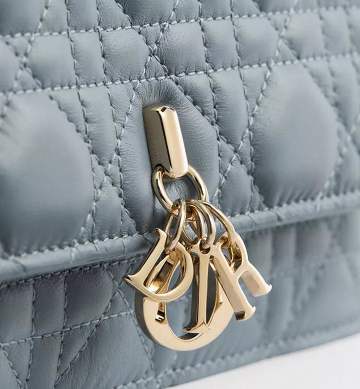 Cloud-blue lambskin with Cannage motif
