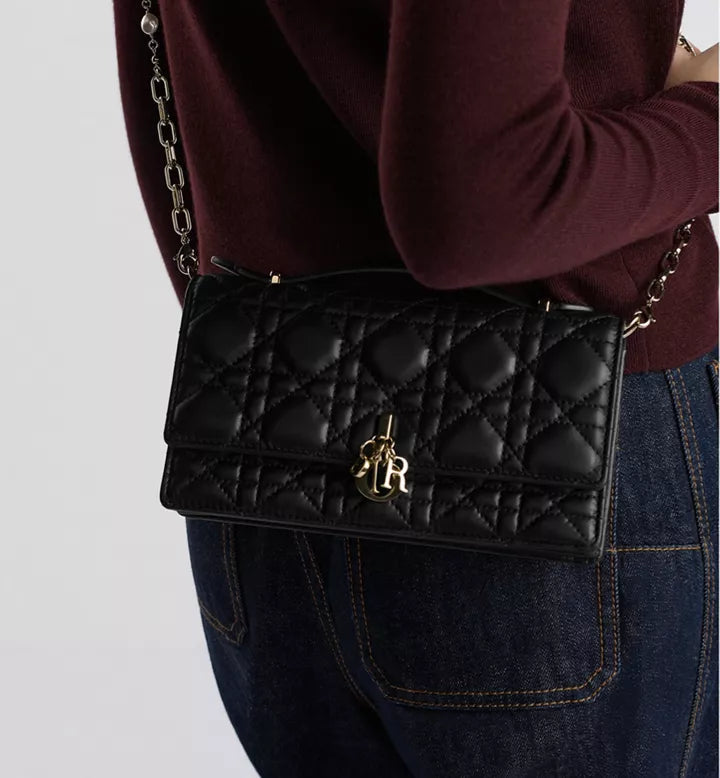 Black lambskin with Cannage pattern