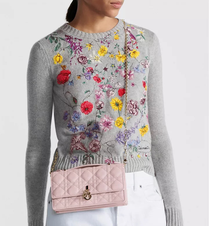 Powder-pink lambskin with Cannage motif