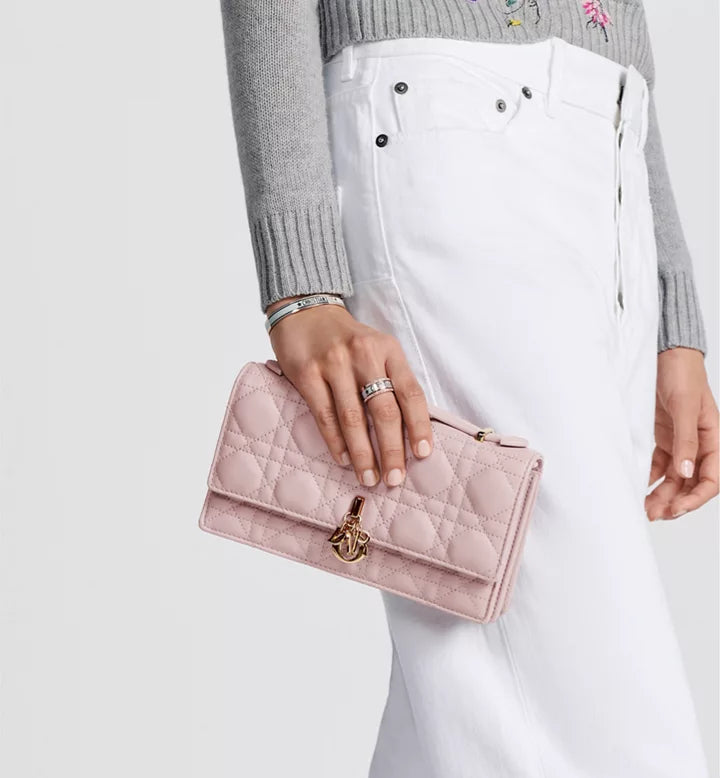 Powder-pink lambskin with Cannage motif