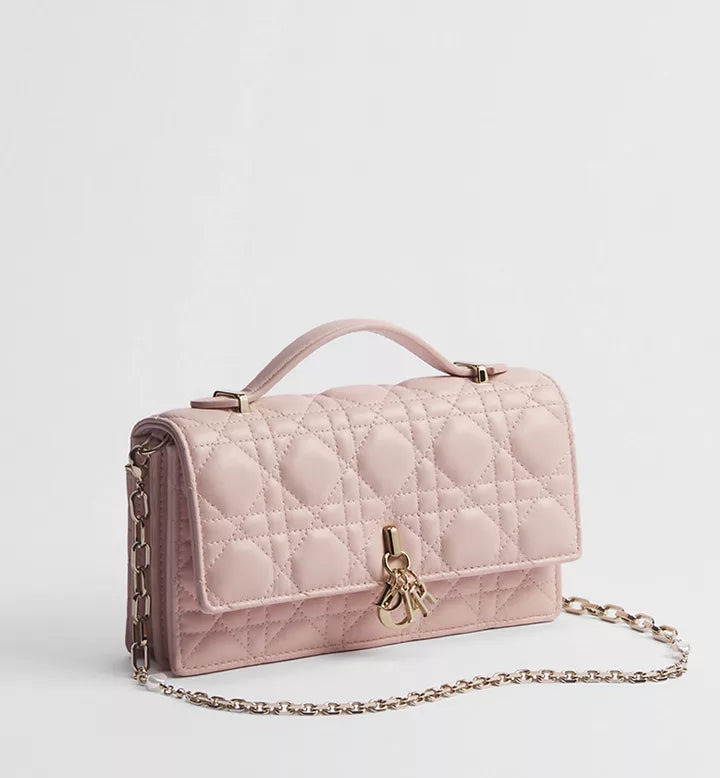 Powder-pink lambskin with Cannage motif