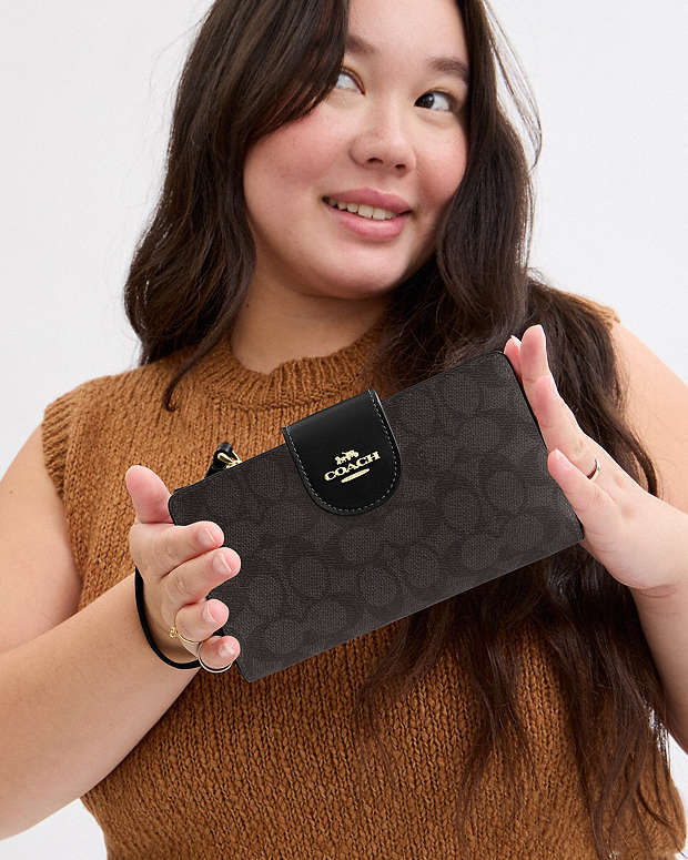 Coach Phone Wallet In Signature Canvas Signature Canvas-Gold-Walnut-Black