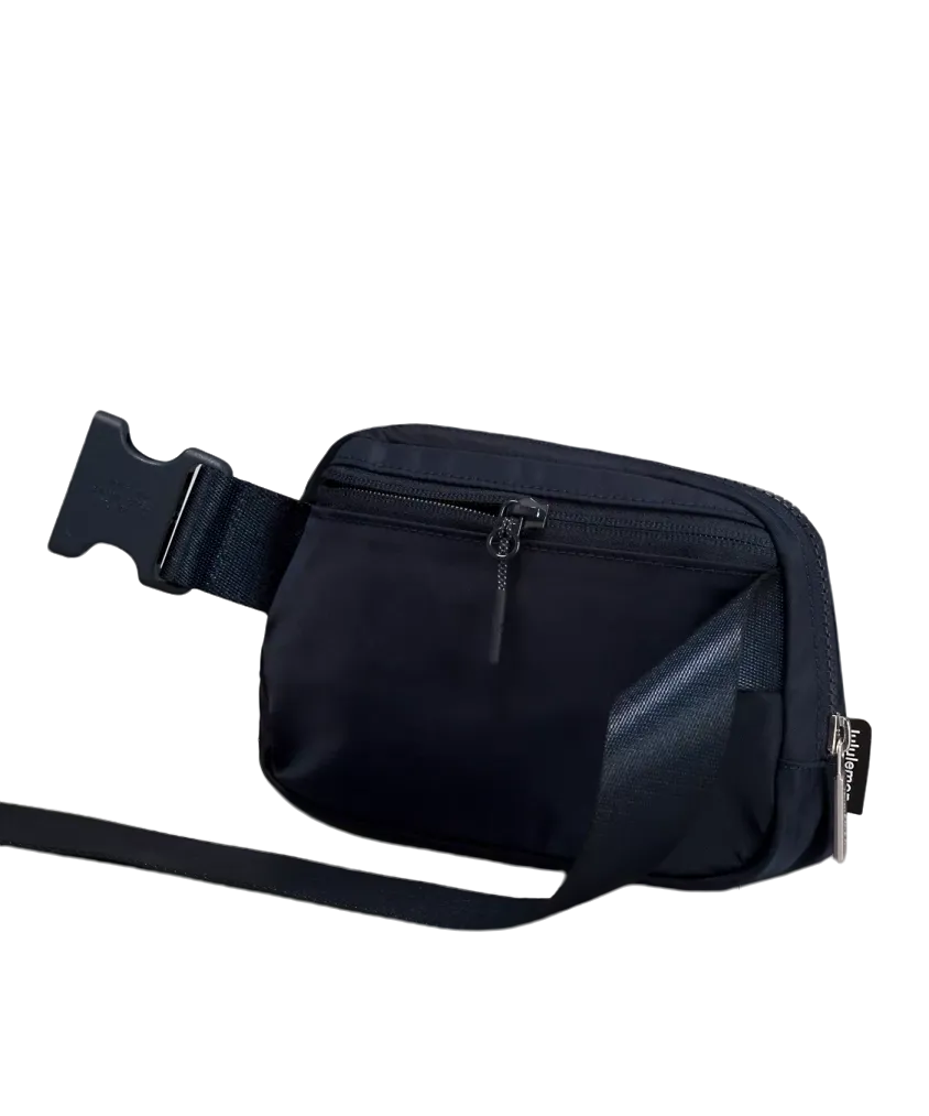 Lululemon Everywhere Belt Bag 1L True Navy