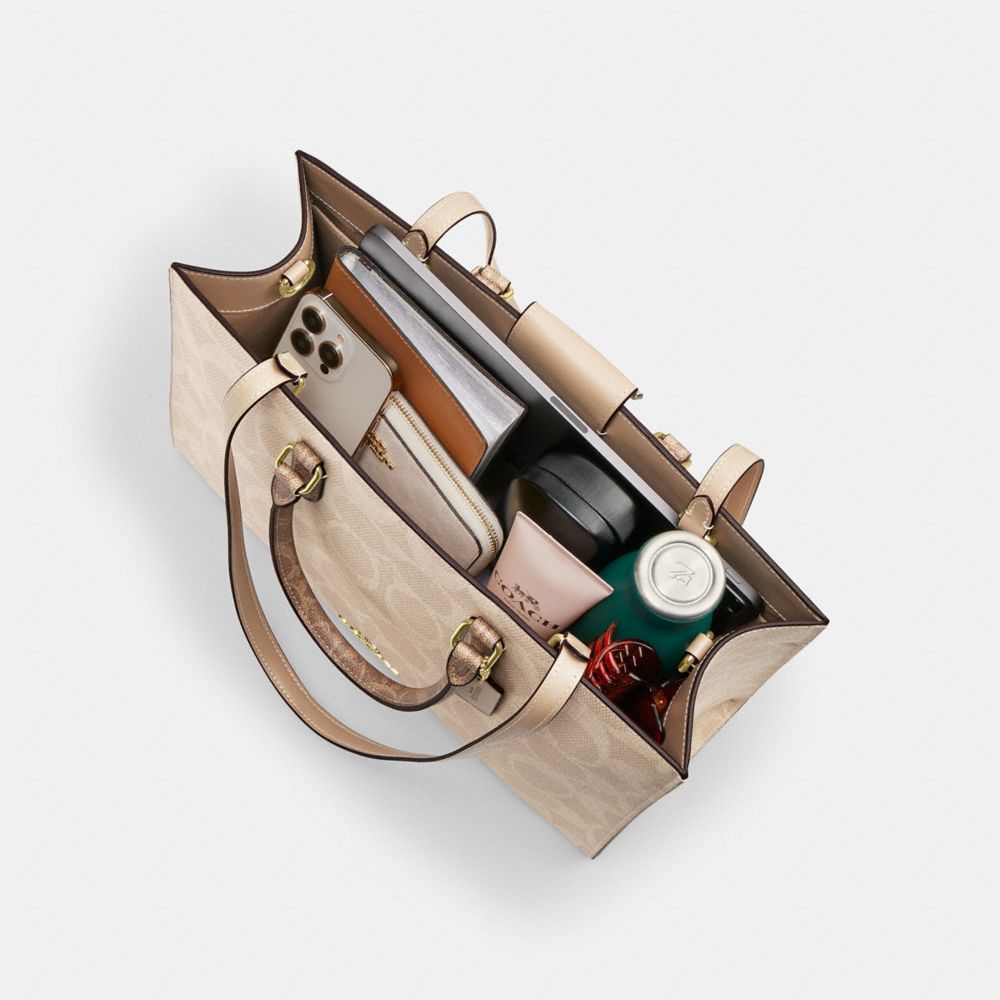 Maggie Tote Bag In Blocked Signature Canvas