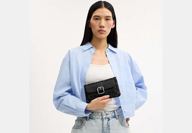 Ashton Wristlet In Signature Denim
