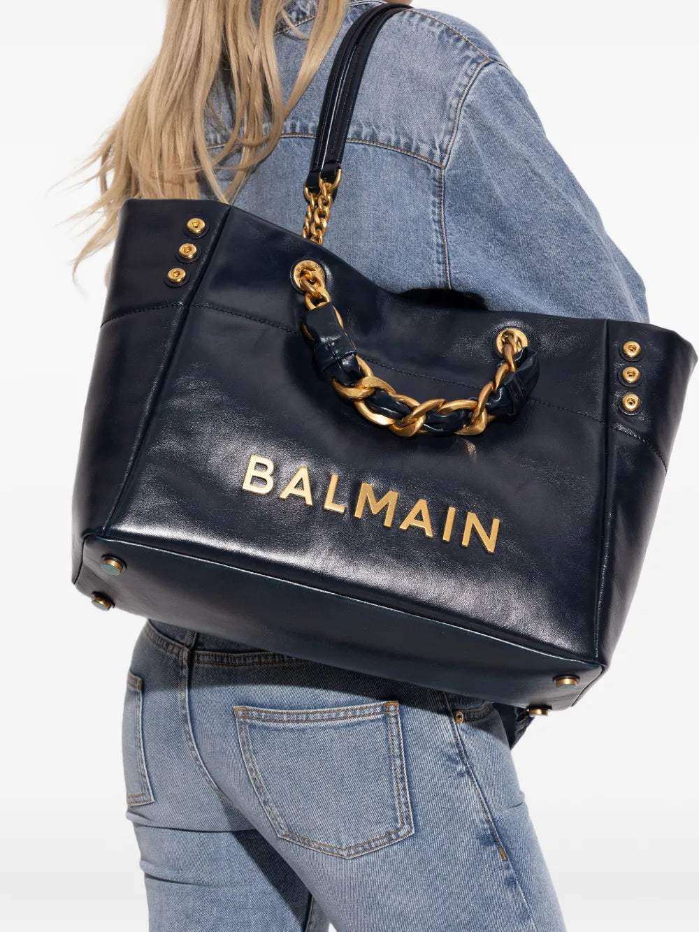 chain-detail logo shoulder bag