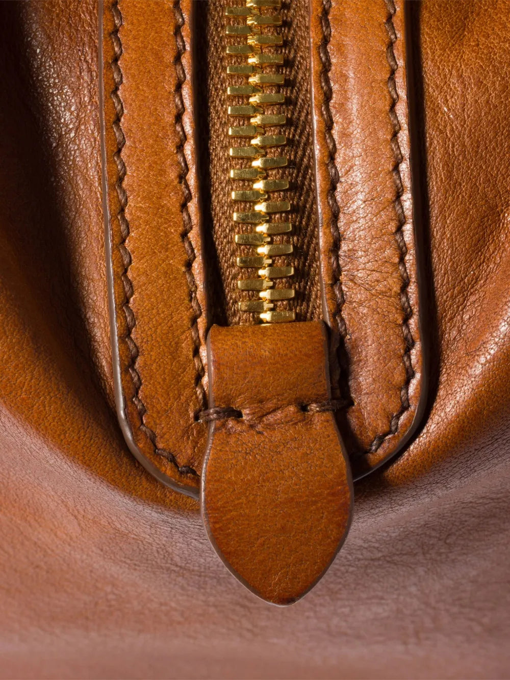 leather zipped shoulder bag