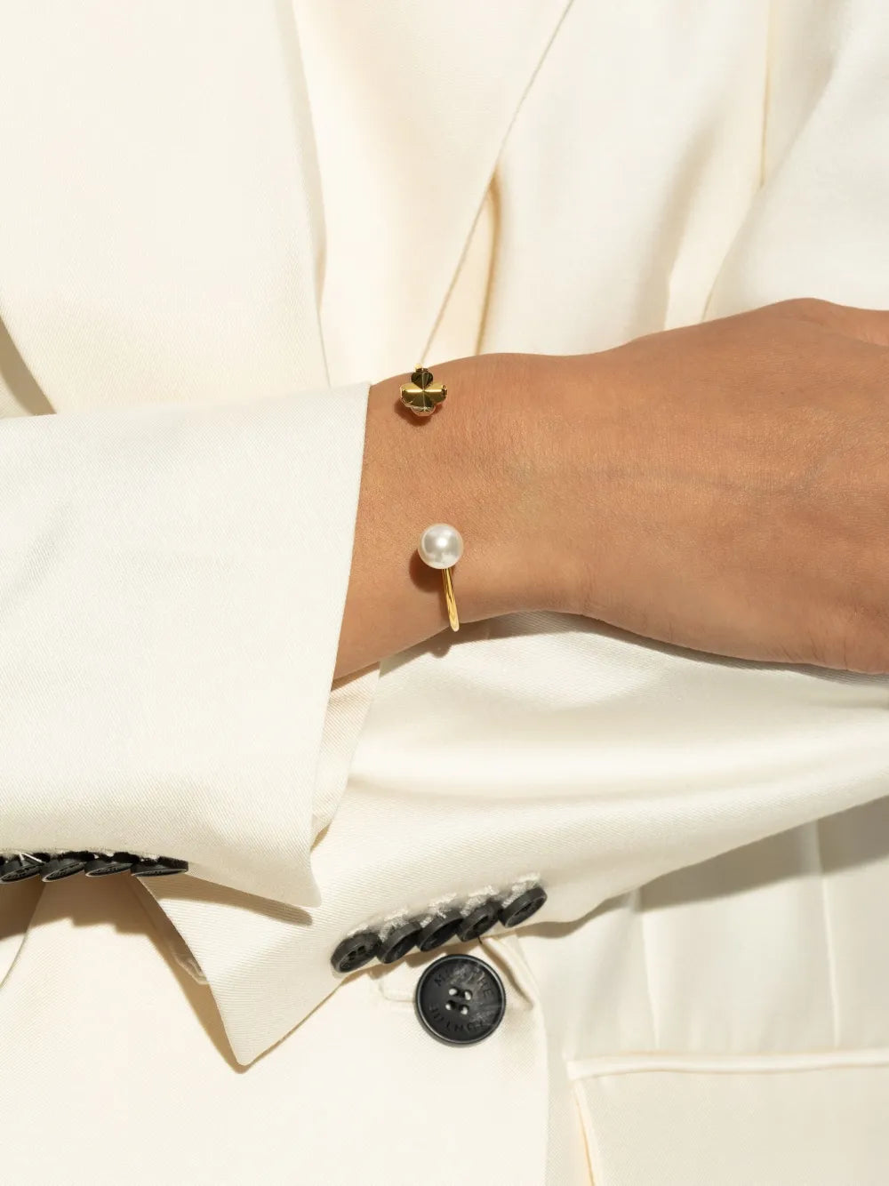 clover-motif pearl-embellished bracelet